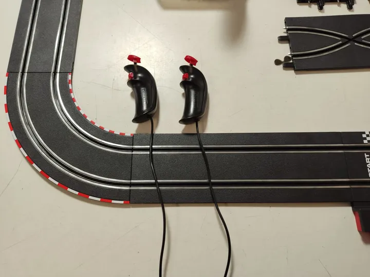Carrera Go Rennbahn - Spielzeug für Racing-Fans mit Ferrari - Bild 6