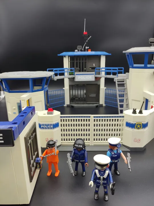 Playmobil Polizei-Kommandozentrale mit Gefängnis 6872 - Bild 1