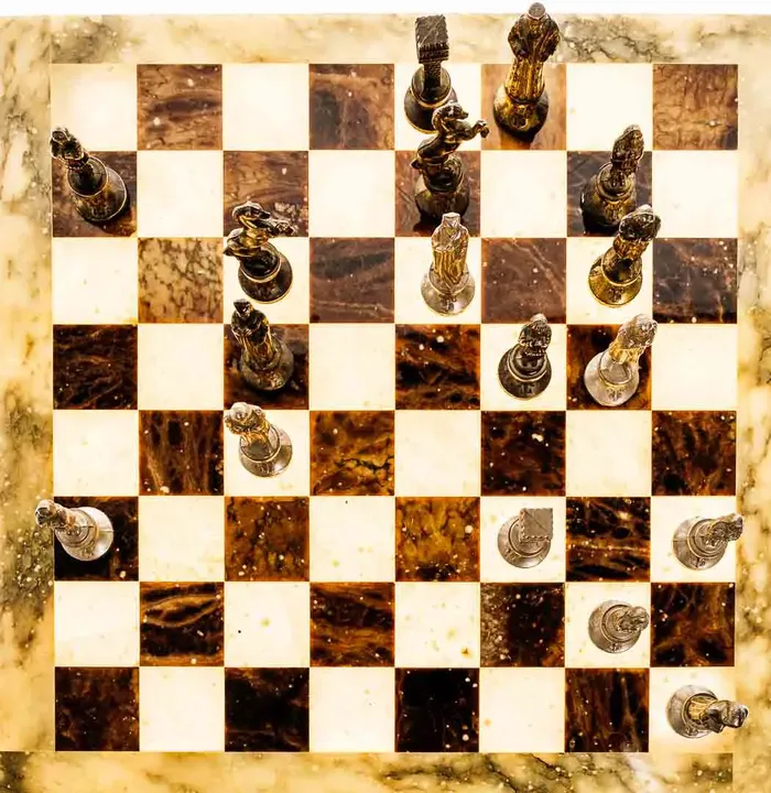 Schachspiel aus Marmor mit zinnähnlichen Figuren Matt in 3 Zügen - Bild 3