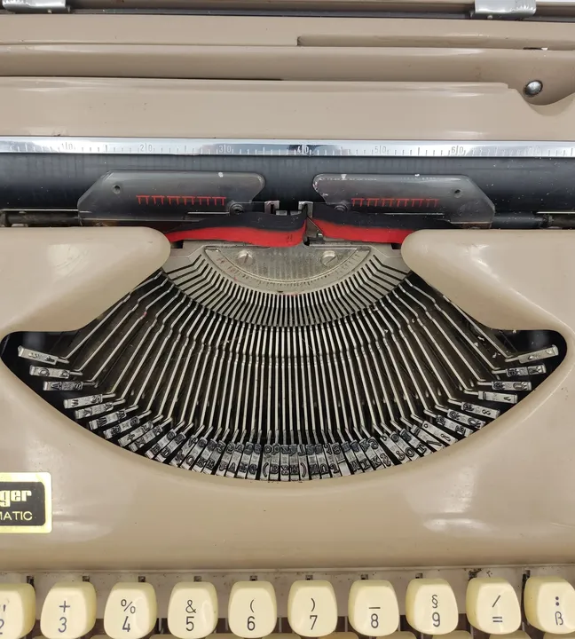 Scheidegger Princess Matic Schreibmaschine beige mit Lederkoffer - Bild 3