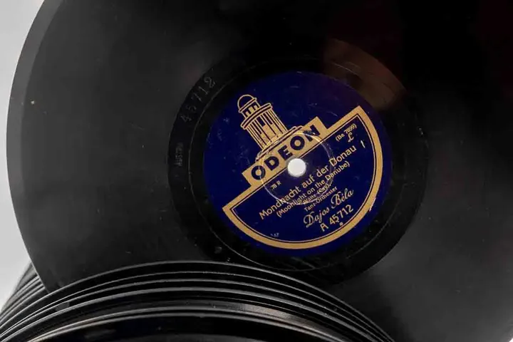 35 Stk. Schellackplatten, diverse Interpreten und Musikrichtungen für Phonograph - Bild 6