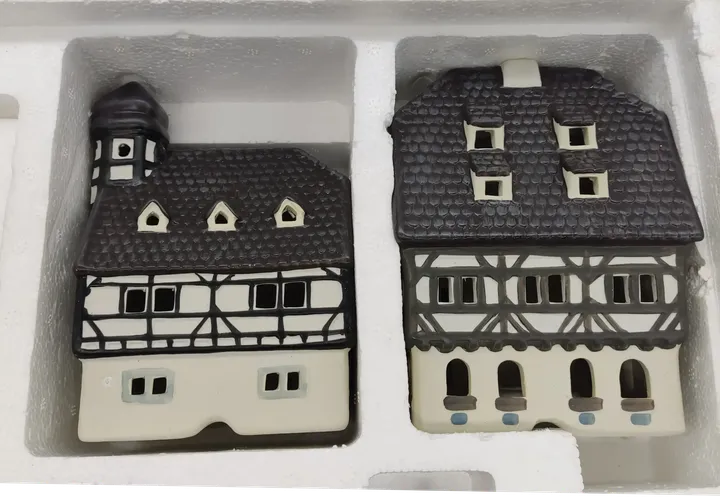 Sinowai Reg Keramik Miniatur Dorf 5 Gebäude mit 10 Figuren und 2 Laternen mit Batteriebox /Weihnachtsdorf - Bild 3