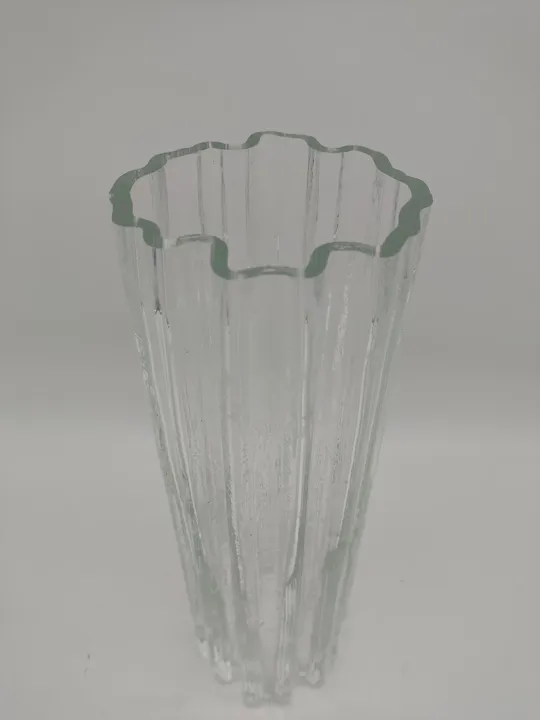 Asymetrische Glas-Vase mit Rippenstruktur - Höhe 32cm - Bild 4