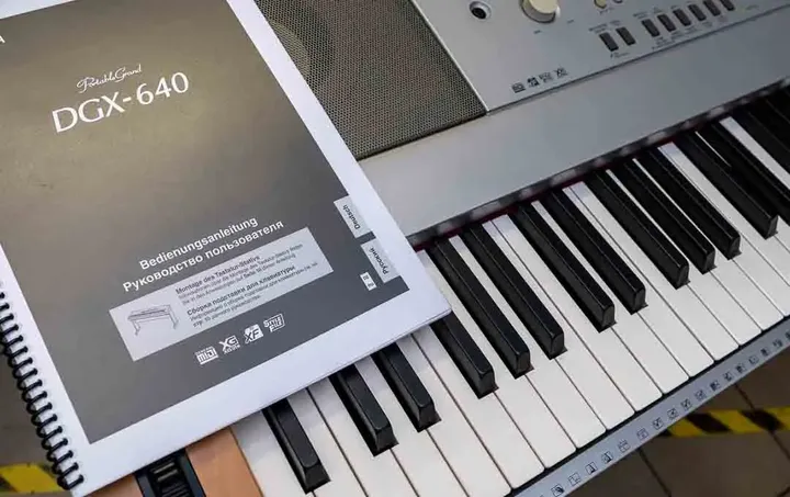 Yamaha Digital Keyboard Portable Grand DGX-640 mit Ständer - Bild 14