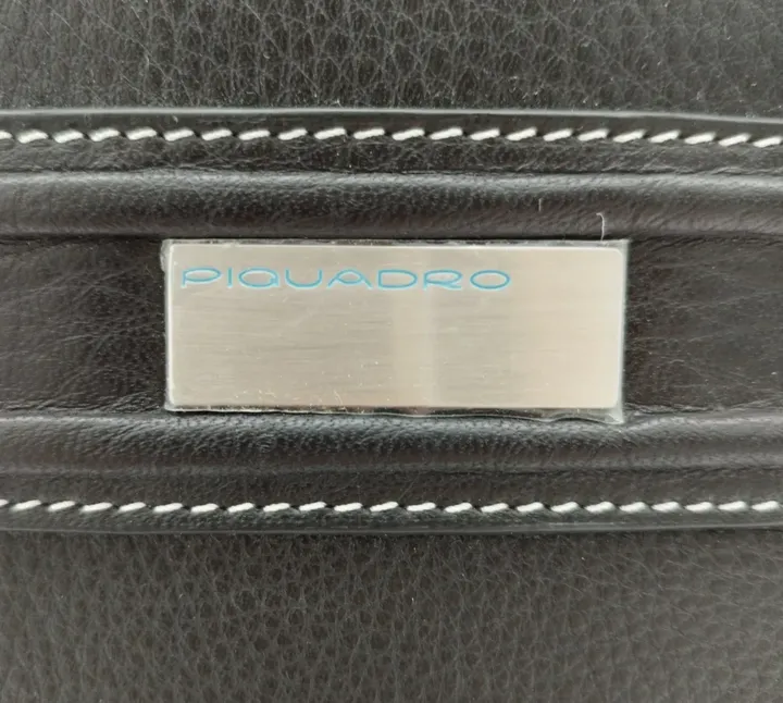 Neuwertige Damenhandtasche aus schwarzem Leder von Piquadro mit Zubehör – Elegant & Vielseitig für jede Saison - Bild 4
