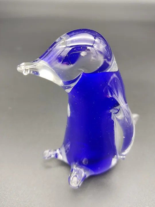 Pinguin aus blauem Glas - Bild 1