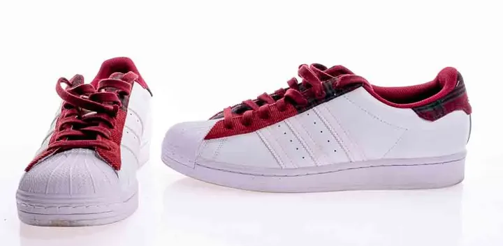 Adidas Superstar Herrensneaker in weiß-rot, Größe 44 2/3 - Bild 1