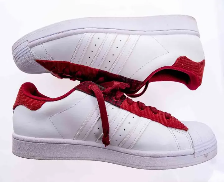 Adidas Superstar Herrensneaker in weiß-rot, Größe 44 2/3 - Bild 3