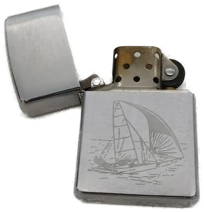 Zippo Feuerzeug Segelboot Gravur Chrom – Original Zippo 2007 USA - Bild 1