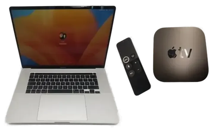 Apple MacBook Pro 2019 QWERTY - Kraftvoller 13.3 Intel i5 Notebook + Apple TV 4K 1. Generation - Bild 1