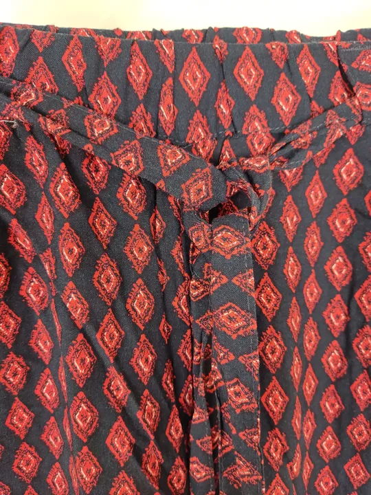 Hose, Dreiviertel mit Gummizugbund und Gürtel, schwarz/rot gemustert mit Taschen, Größe L (geschätzt) - Bild 2