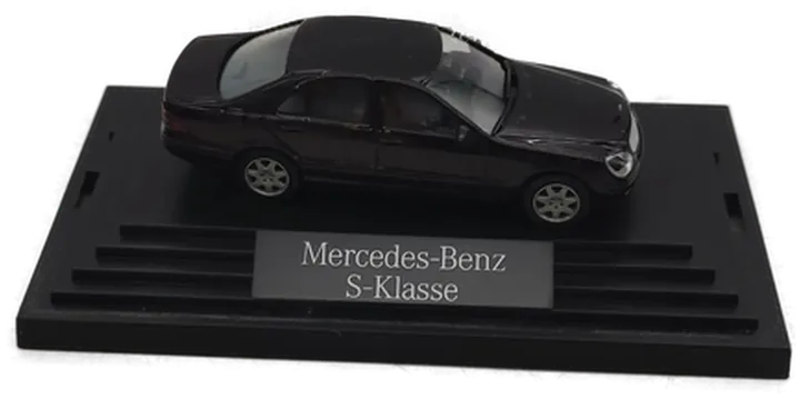 Wiking-Modellauto in Minivitrine, M 1:87, Mercedes-Benz S-Klasse facelift 2003, Dark Purple Metallic - Bild 1
