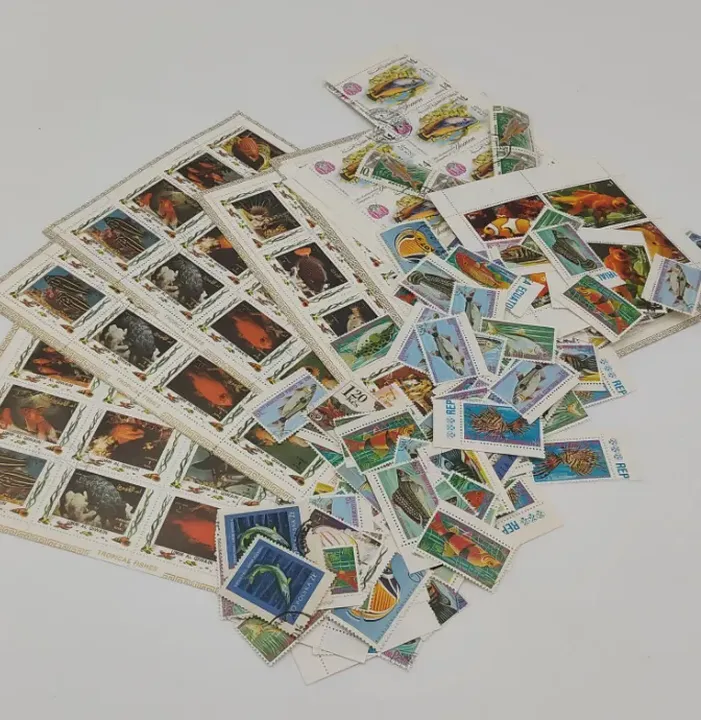 diverse Briefmarken mit Fischmotiven  - Bild 2