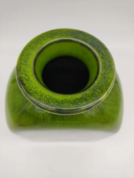 Grüne Tischvase aus Ton - Bild 2