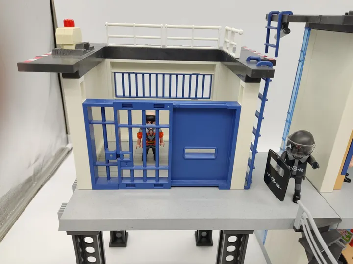 Playmobil Polizeistation & Hubschrauber Set mit Gefängnisalarm - Bild 6