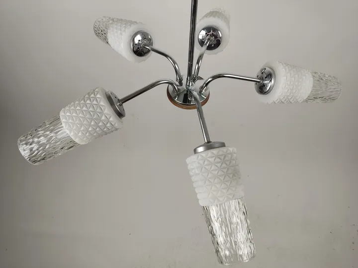 Mid-Century Deckenlampe 5-flammig / silberfarben mit weißen Glas/Milchglas Schirmen - Bild 4