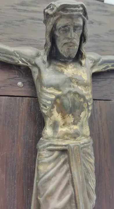 Holzkreuz mit Metallfigur Kruzifix - Bild 2