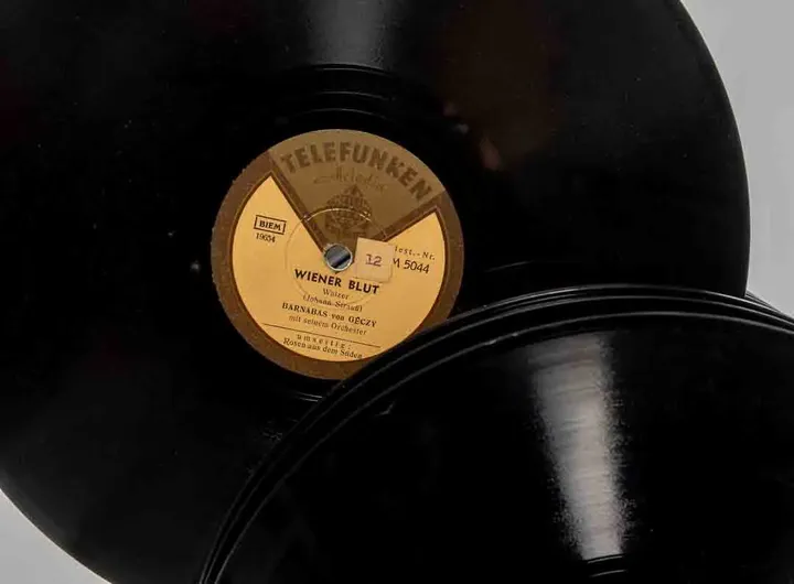 35 Stk. Schellackplatten, diverse Interpreten und Musikrichtungen für Phonograph - Bild 4