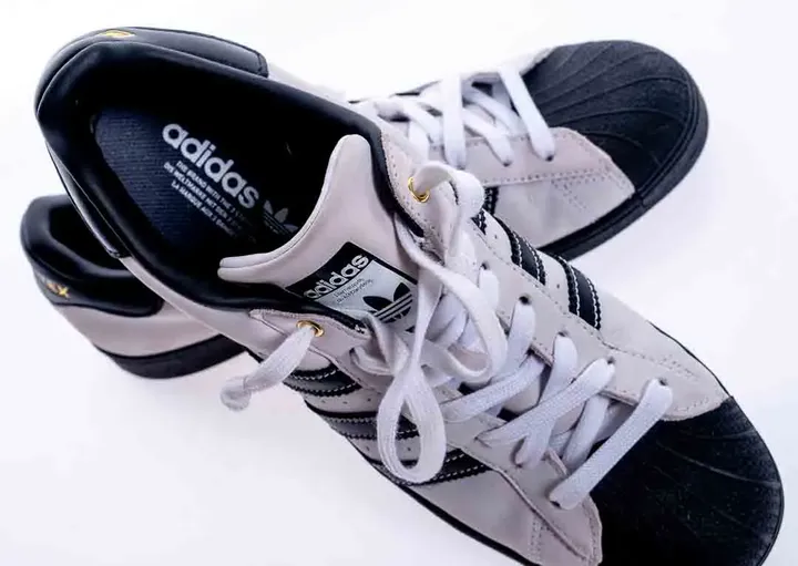 Adidas Superstar Gore-Tex Herrensneaker in schwarz-weiß, Größe 44 2/3 - Bild 2