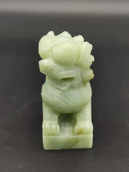 Chinesische Wächterlöwen-Figur aus Jade - Bild 1