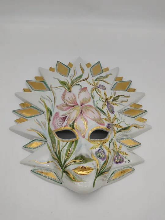 Venezianische Wandmaske aus Porzellan 37 x 43 cm - Bild 1