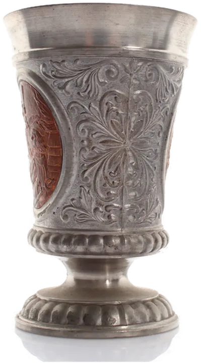 Historischer Zinnbecher mit Relief & Holzintarsie - Bild 2
