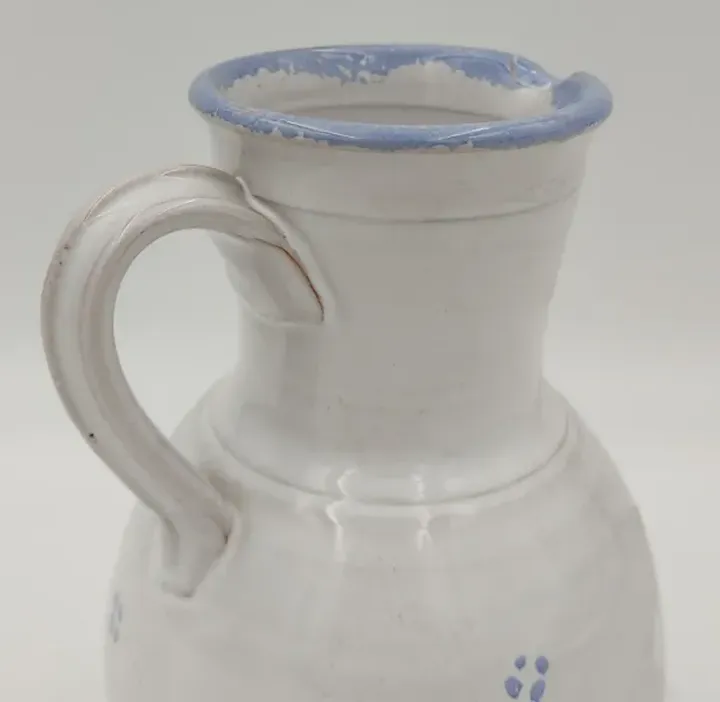 kleiner Krug aus Keramik weiß/blau  - Bild 2