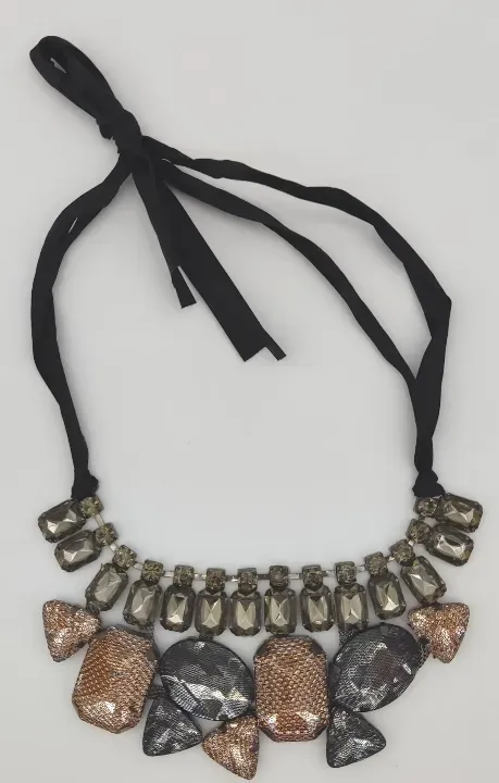 Halskette mit Steinen in schwarz, rosa und weiß  - Bild 2