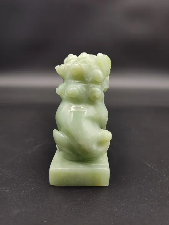 Chinesische Wächterlöwen-Figur aus Jade - Bild 2