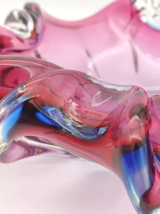 große geschwungene Schale aus dickem Glas lila/ rosa/ blau  - Bild 3