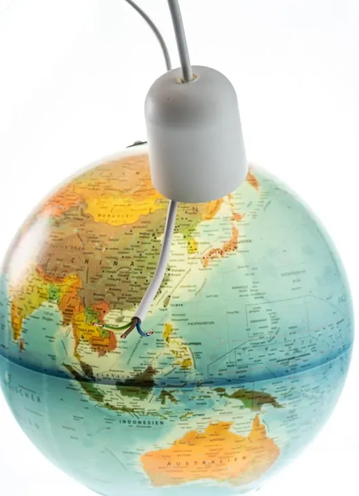 Upcycling Globus beleuchtet für Deckenmontage - Bild 5