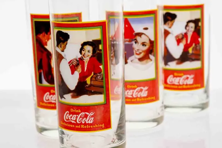 Coca-Cola 125 Jahre Werbe-Sammelbecher im Vintage-Stil (4Stück) - Bild 1