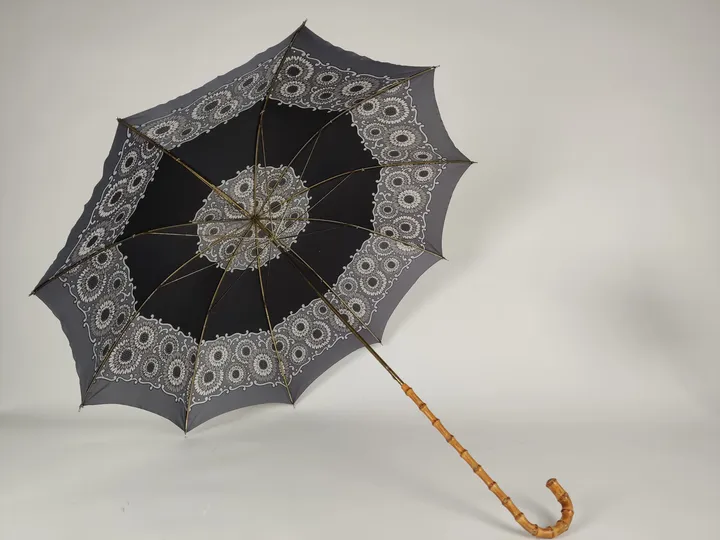Vintage-Flanierschirm / Sonnenschirm / Damenschirm mit schönem Holzgriff - schwarz/grau mit Blumenmuster - Bild 3