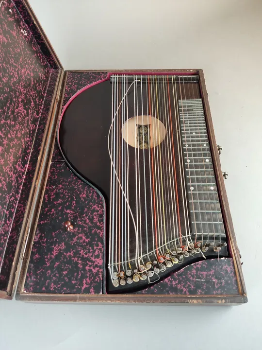 Zither von Anton Kiendl mit Koffer  - Bild 4