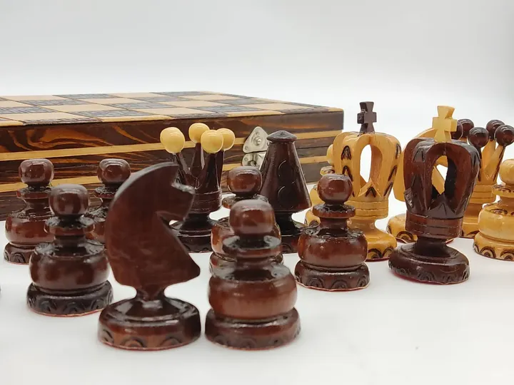 Klappbares Schachspiel aus Holz - Bild 3