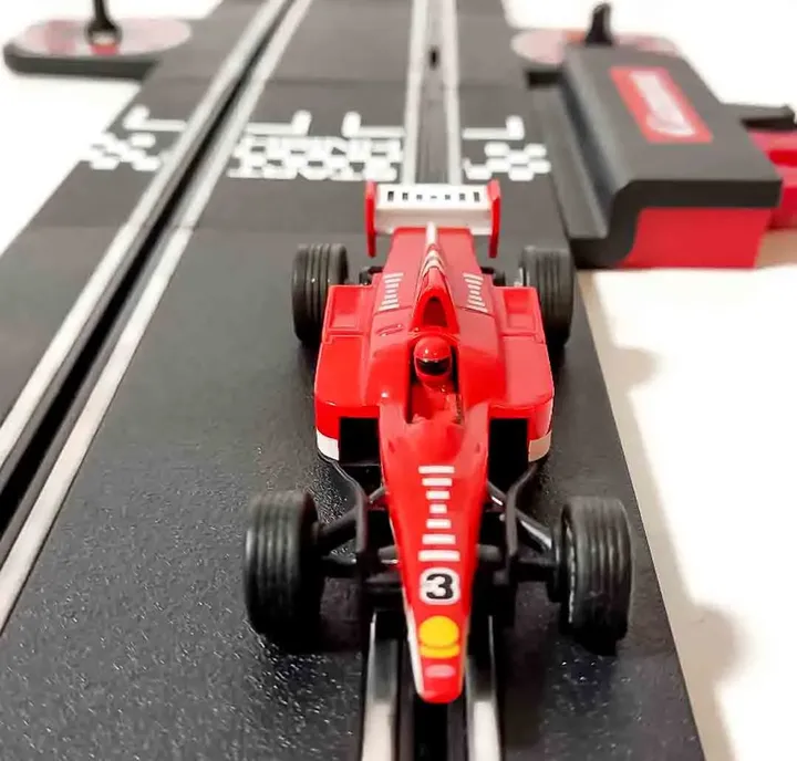 Carrera Go Rennbahn - Spielzeug für Racing-Fans mit Ferrari - Bild 1