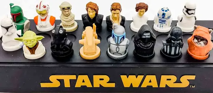 16 Star Wars Stempel-Imperium Figuren mit Sammelbox, - Bild 1