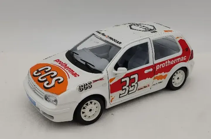 Burago Volkswagen Golf 1998  1:24 - Bild 1