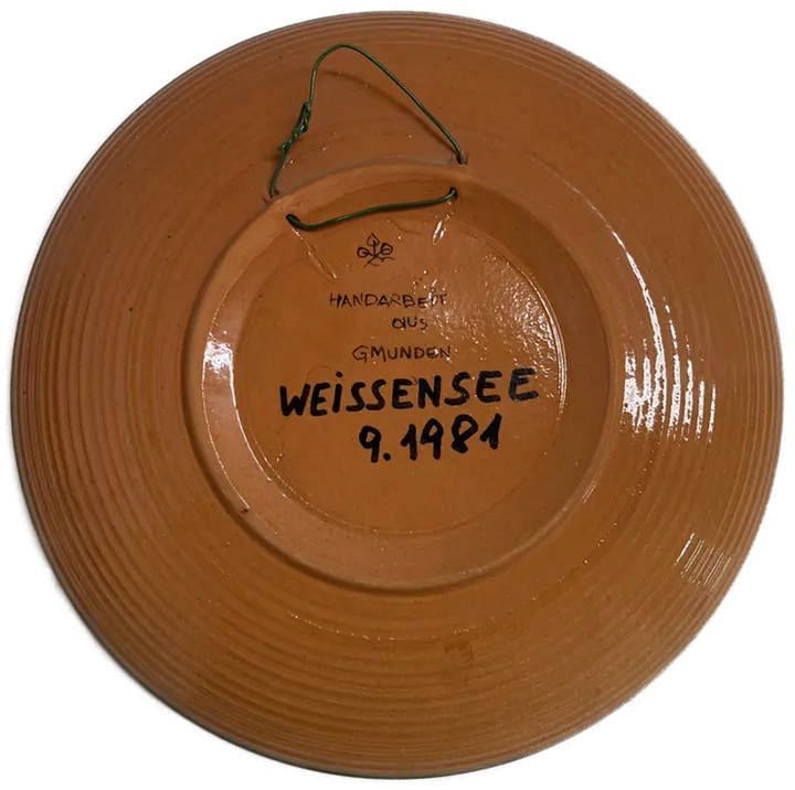 Handgefertigter grüner Wandteller aus Gmunden - Blumenmotiv - 30 cm - Vintage 1981 - Bild 2