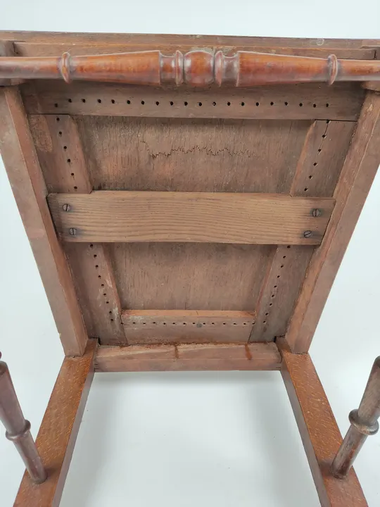 Antiker Holzsessel mit gedrechselten Füßen & Rattangeflecht - Bild 10