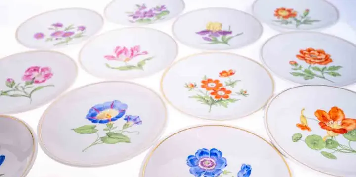 Meissen Wand-Sammelteller mit Blumen und Goldrand, 12 Stück - Bild 2