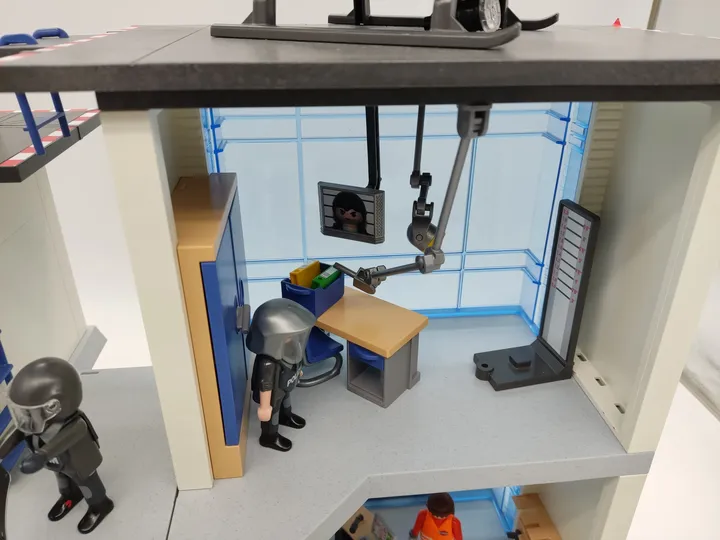 Playmobil Polizeistation & Hubschrauber Set mit Gefängnisalarm - Bild 3