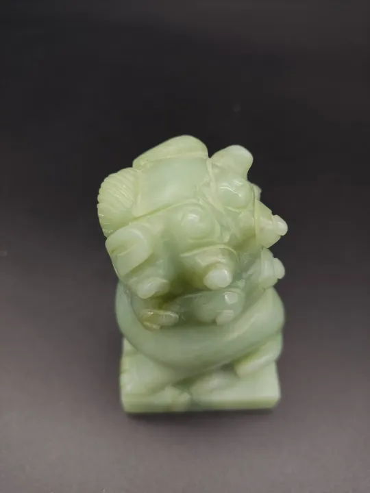 Chinesische Wächterlöwen-Figur aus Jade - Bild 3