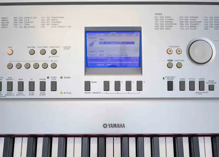 Yamaha Digital Keyboard Portable Grand DGX-640 mit Ständer - Bild 9