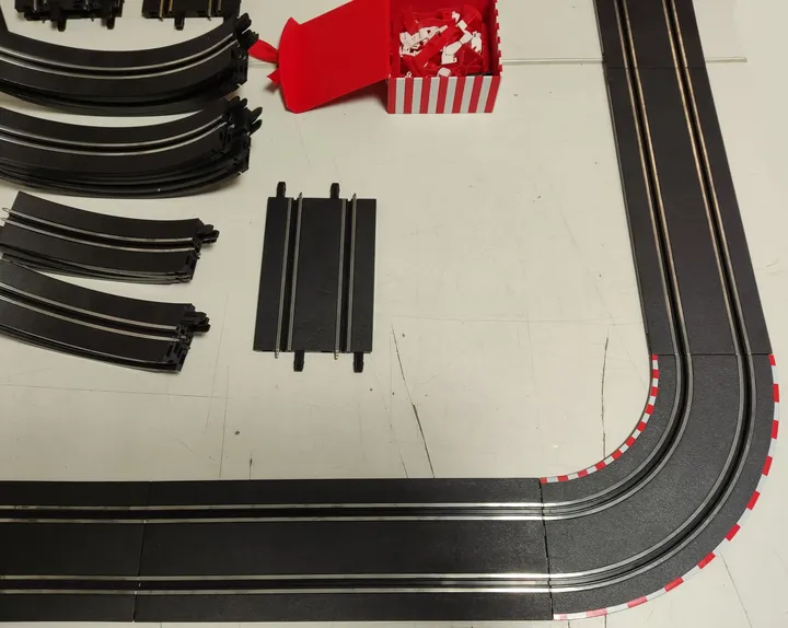 Carrera Go Rennbahn - Spielzeug für Racing-Fans mit Ferrari - Bild 9