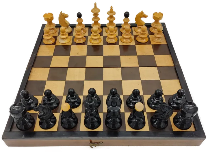 Schachspiel aus Holz - Bild 4