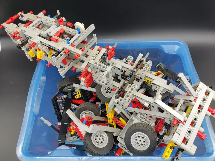 2009er LEGO Technic Truck 8258  - Bild 3