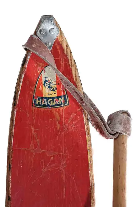 Vintage: Hagan Ski mit Geschichte, Bindung und Stöcken; Bonus: alte Skischuhe von Koflach! - Bild 1