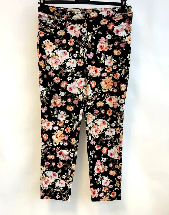 Orsay Damenhose schwarz mit Blumenmuster - Gr. 38 - Bild 1