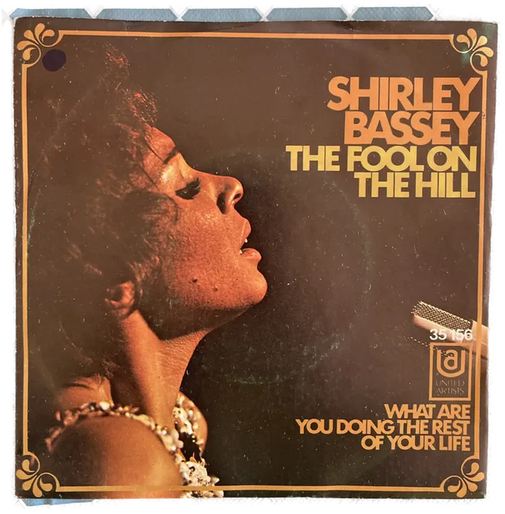 Singles Schallplatte - Shirley Bassey - The Fool on the Hill; What are you doing the rest of your Life - Bild 1